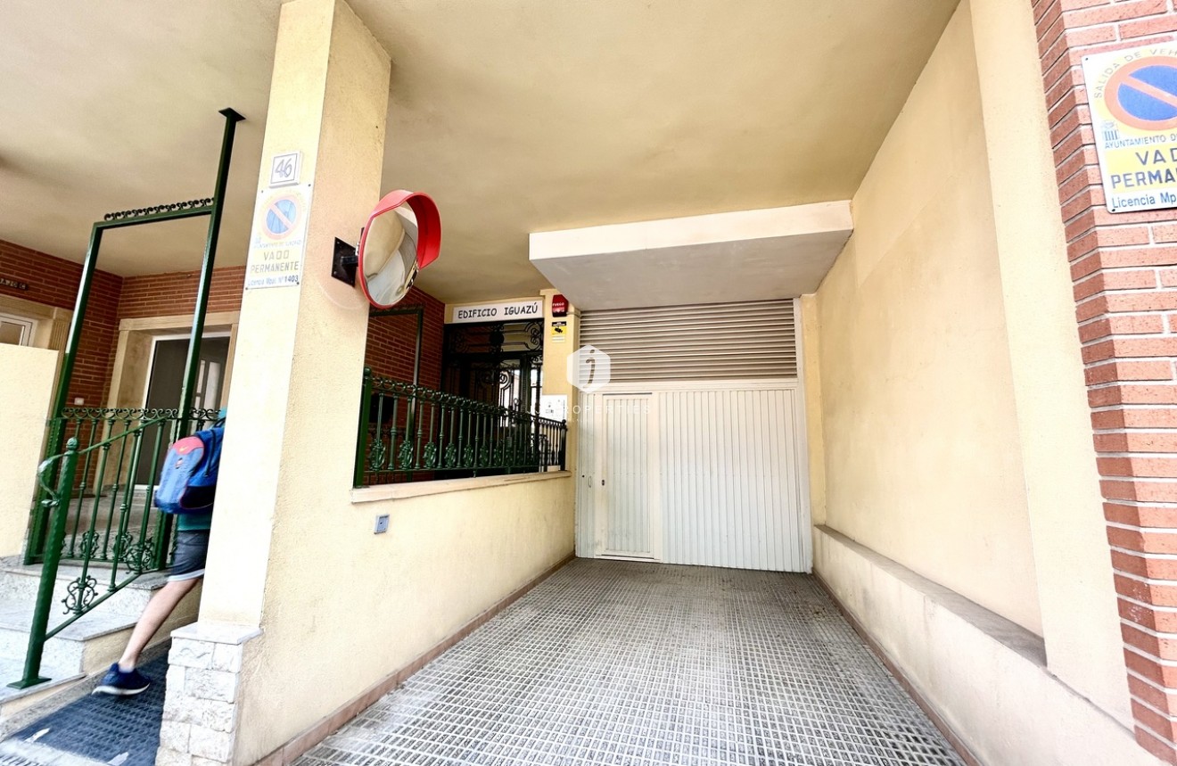 Z drugiej ręki - Mieszkanie w bloku -
Almoradí - Inland