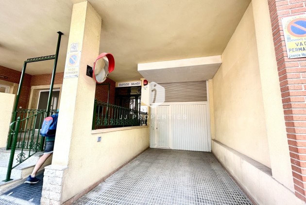 Z drugiej ręki - Mieszkanie w bloku -
Almoradí - Inland