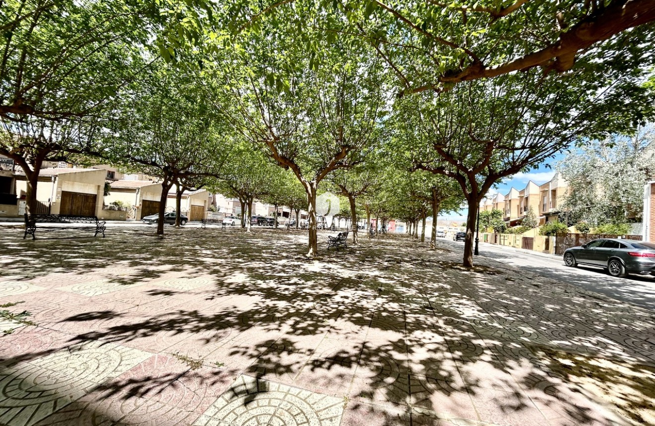 Z drugiej ręki - Mieszkanie w bloku -
Almoradí - Inland