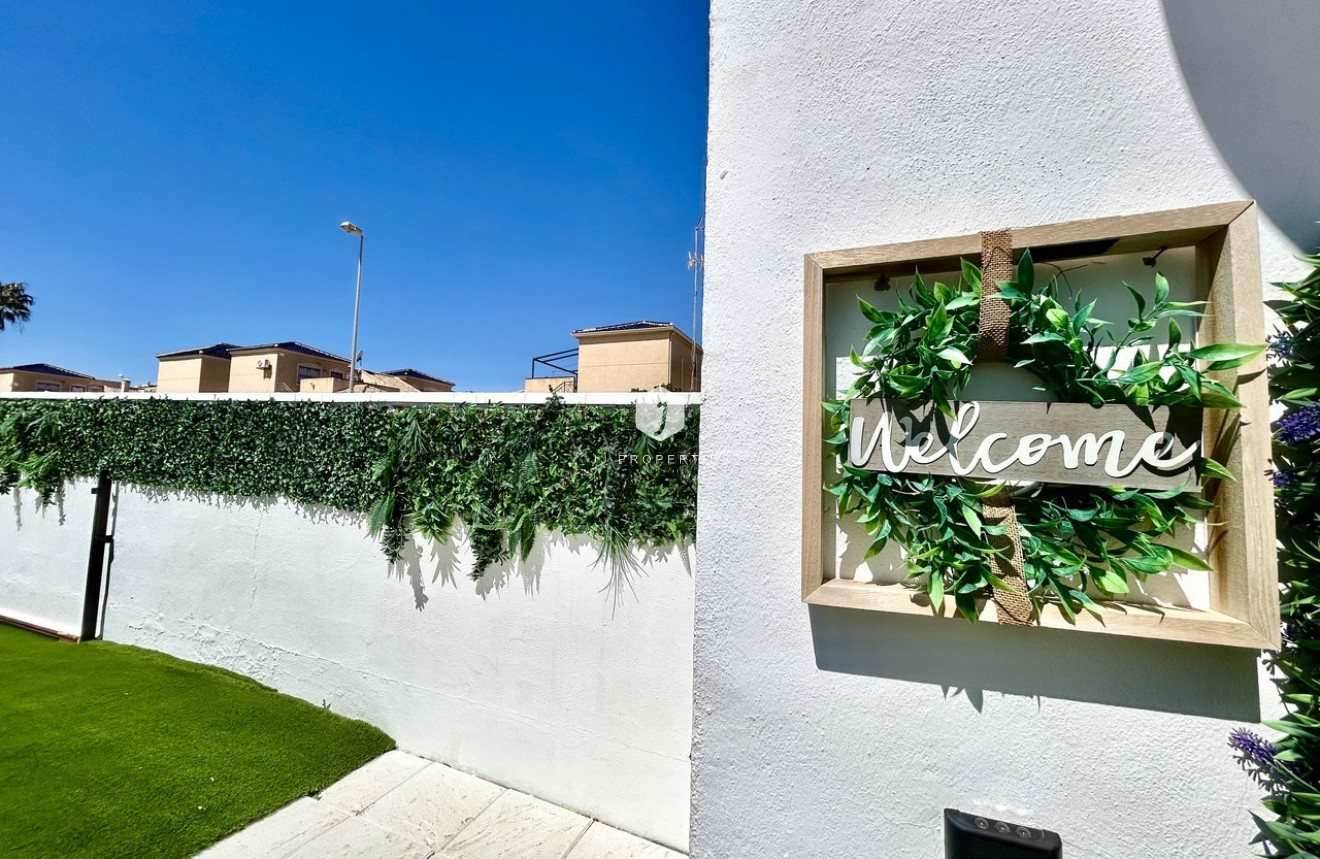 Aus zweiter Hand - Chalet -
Punta Prima - Costa Blanca