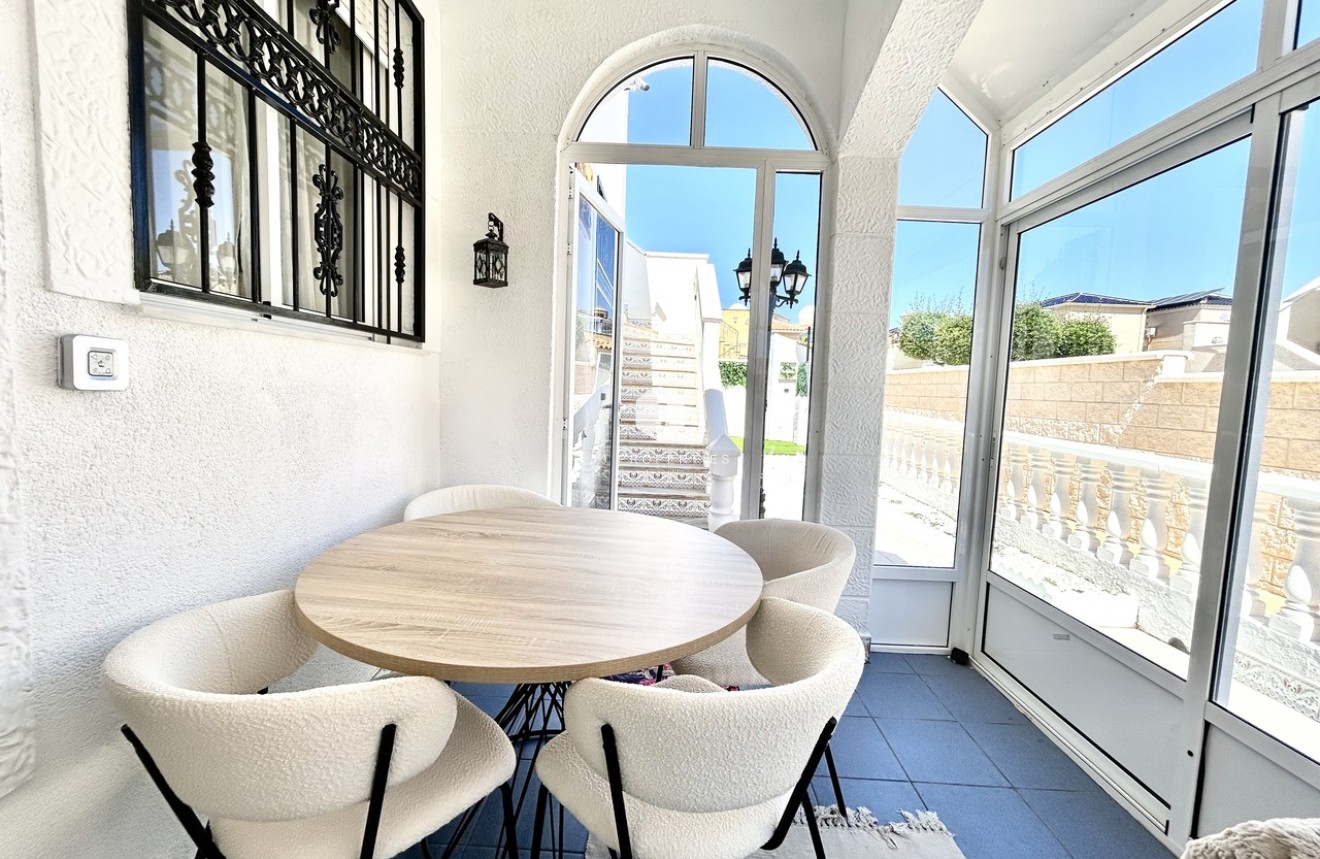 Aus zweiter Hand - Chalet -
Punta Prima - Costa Blanca