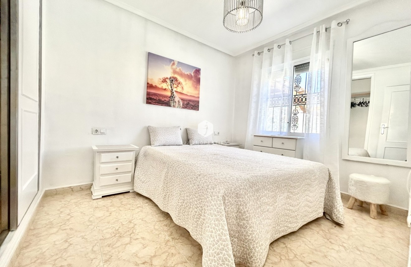 Aus zweiter Hand - Chalet -
Punta Prima - Costa Blanca