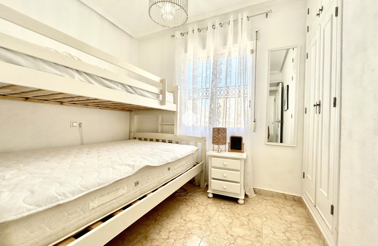 Aus zweiter Hand - Chalet -
Punta Prima - Costa Blanca