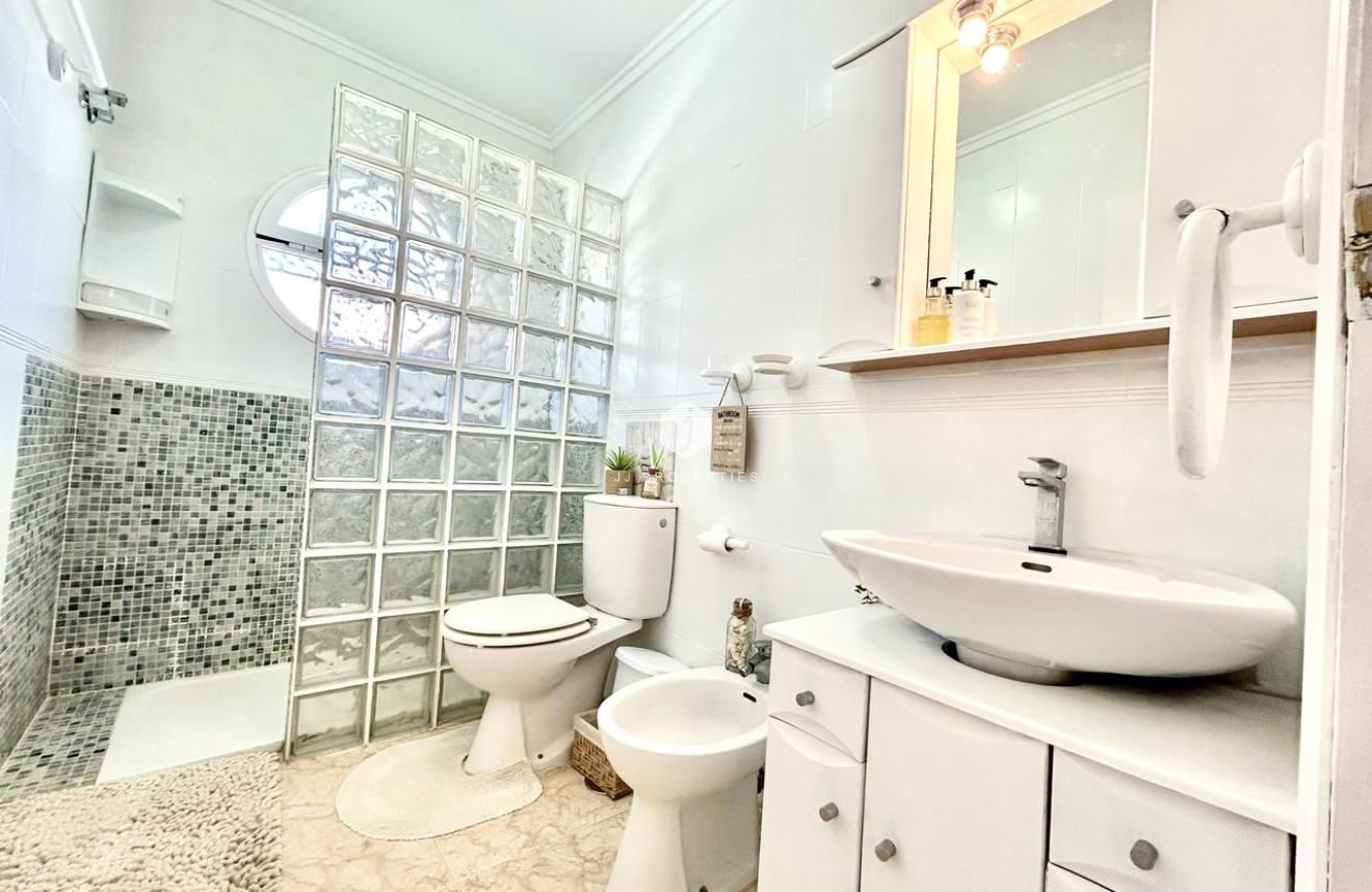 Aus zweiter Hand - Chalet -
Punta Prima - Costa Blanca