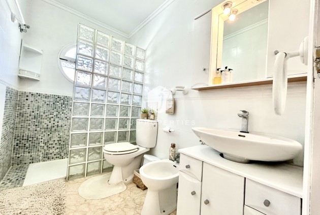 Aus zweiter Hand - Chalet -
Punta Prima - Costa Blanca