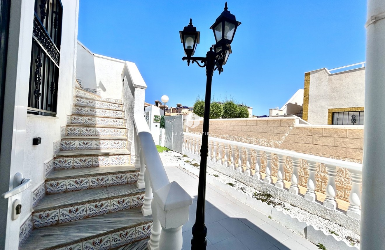 Aus zweiter Hand - Chalet -
Punta Prima - Costa Blanca