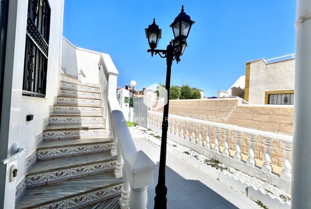 Aus zweiter Hand - Chalet -
Punta Prima - Costa Blanca