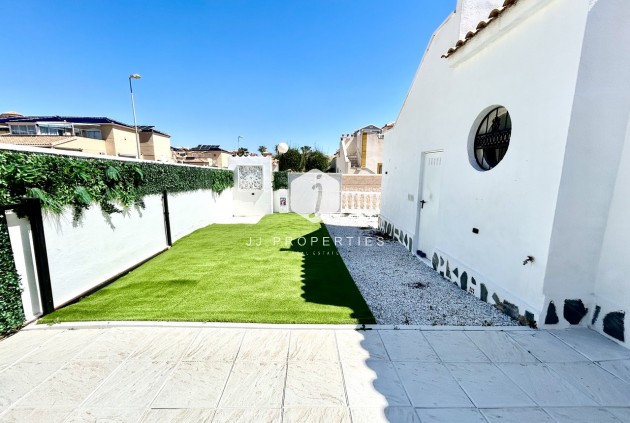 Aus zweiter Hand - Chalet -
Punta Prima - Costa Blanca