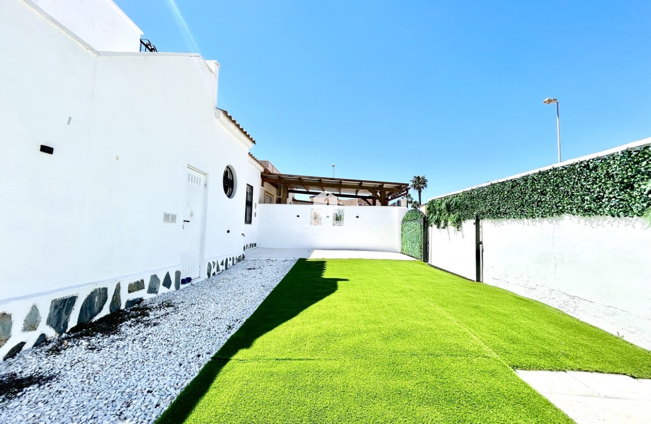 Aus zweiter Hand - Chalet -
Punta Prima - Costa Blanca