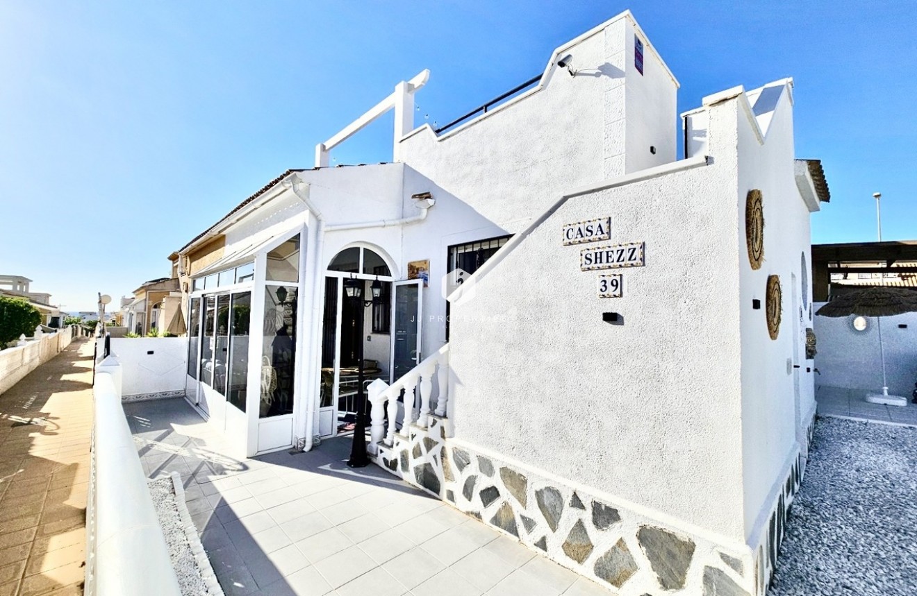 Aus zweiter Hand - Chalet -
Punta Prima - Costa Blanca