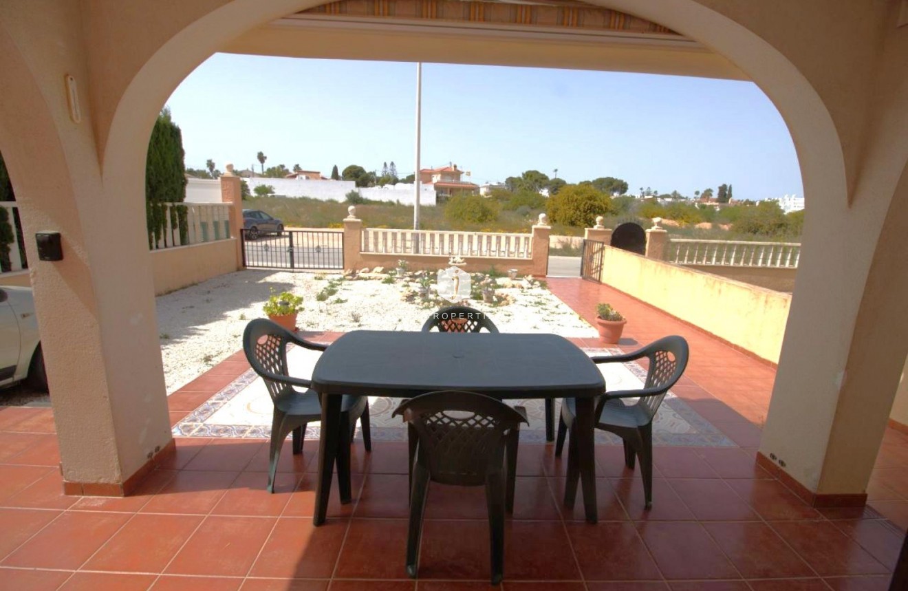 Tweedehands - Chalet -
Orihuela Costa - Costa Blanca