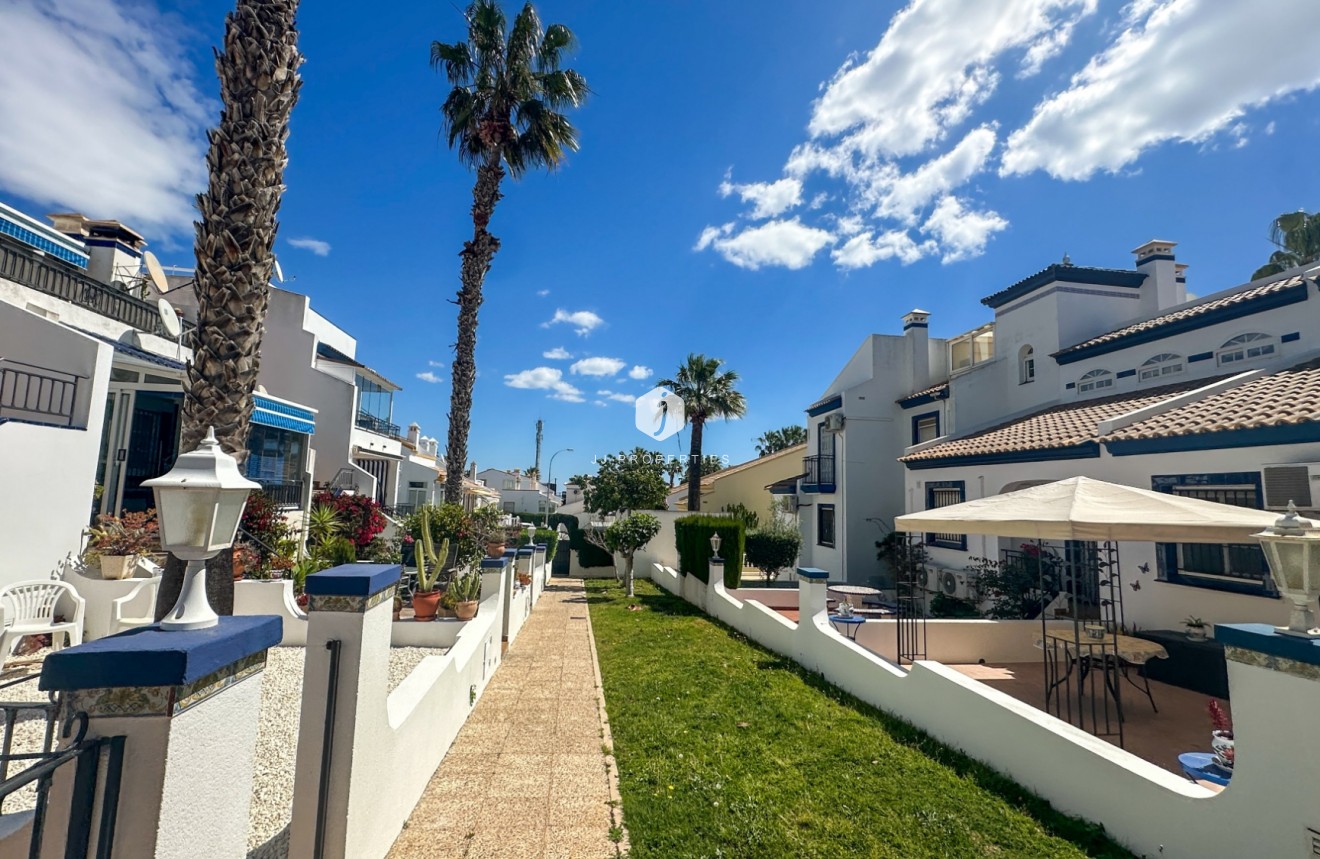 Tweedehands - Chalet -
Orihuela Costa - Costa Blanca