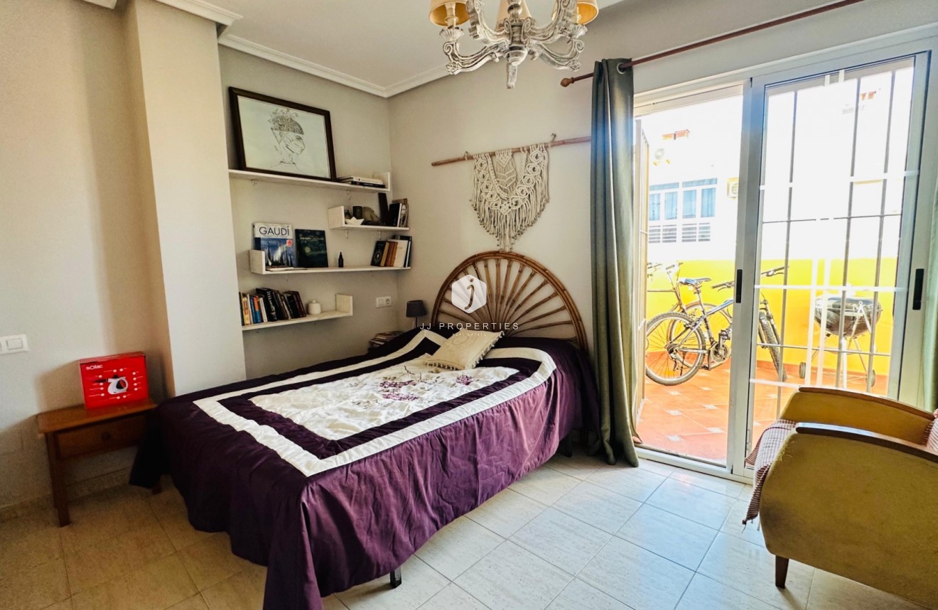 Resale - Apartment / flat -
Torrevieja - Costa Blanca