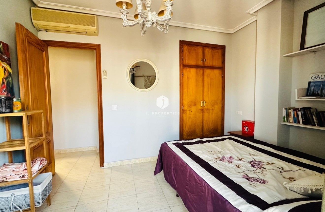 Resale - Apartment / flat -
Torrevieja - Costa Blanca