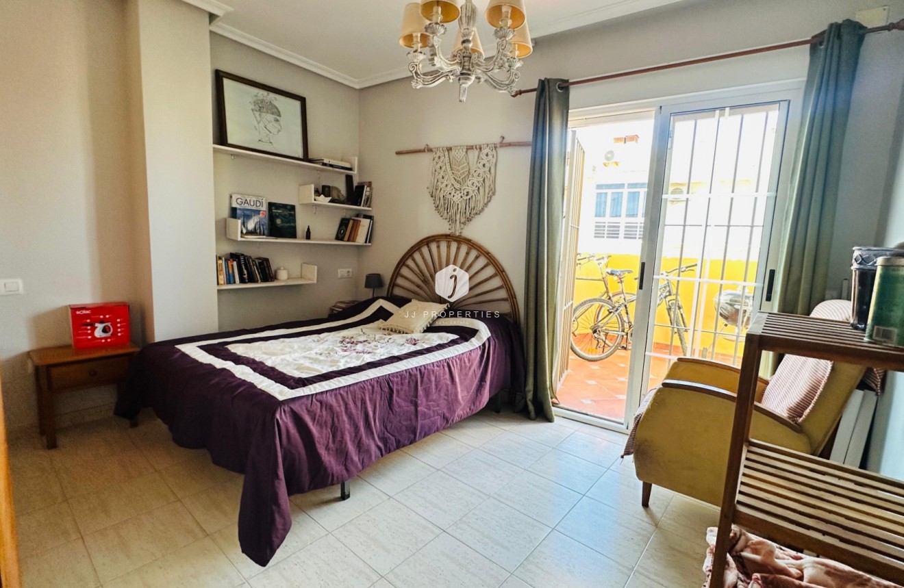 Resale - Apartment / flat -
Torrevieja - Costa Blanca