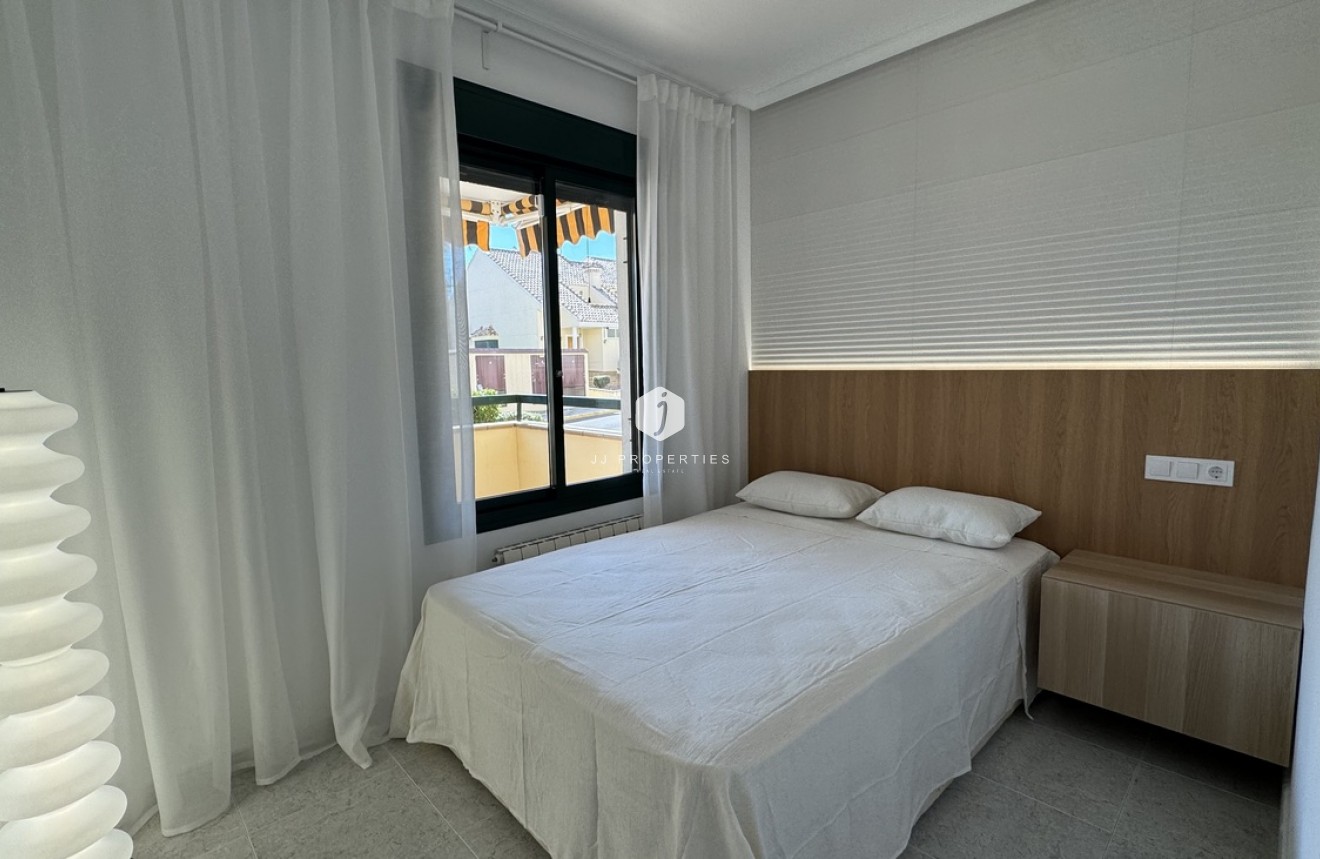 Tweedehands - Appartement / flat -
Lomas De Campoamor - Costa Blanca