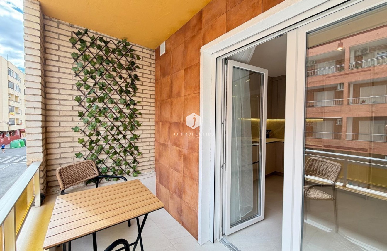 Aus zweiter Hand - Wohnung -
Torrevieja - Playa del Cura