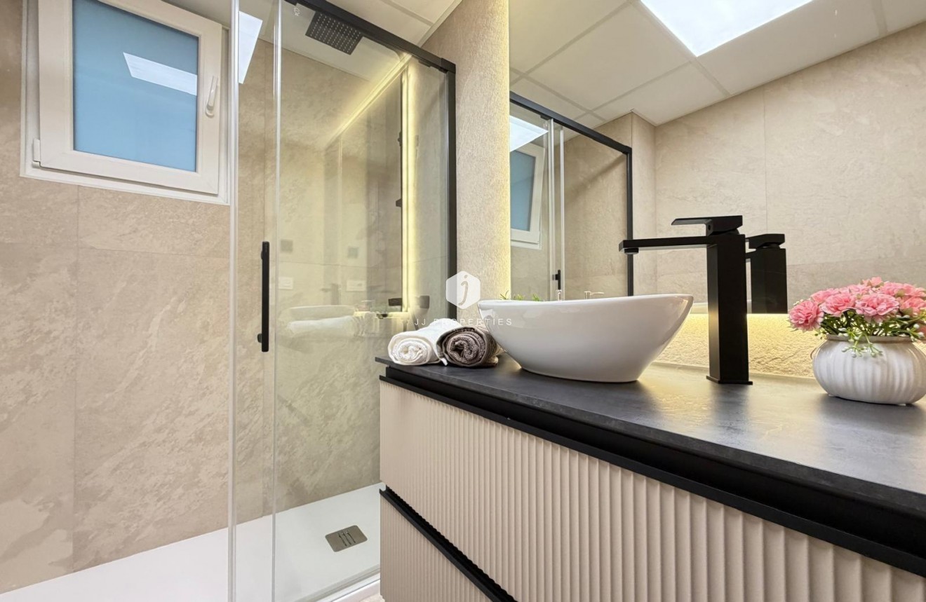 Aus zweiter Hand - Wohnung -
Torrevieja - Playa del Cura