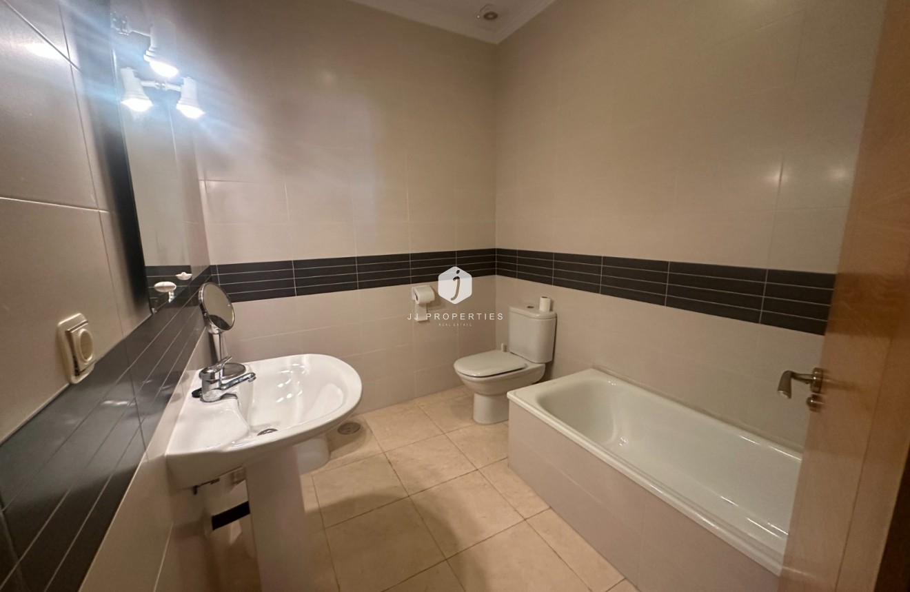 Aus zweiter Hand - Wohnung -
Jacarilla - Inland