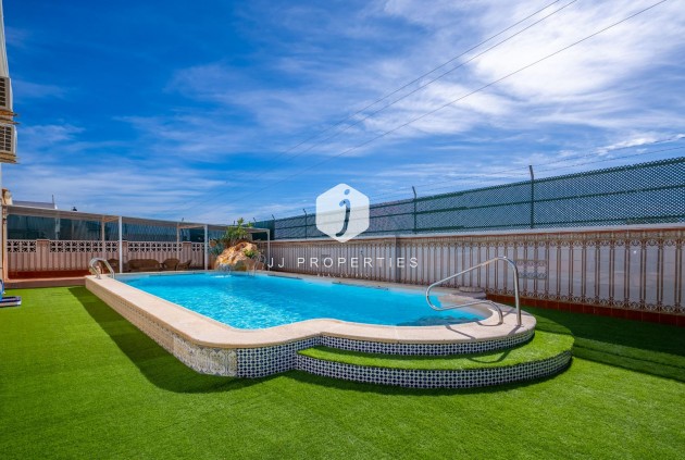 Resale - Villa -
Torrevieja - El chaparral