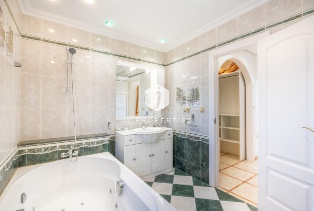 Resale - Villa -
Torrevieja - El chaparral