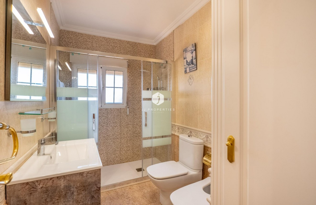 Resale - Villa -
Torrevieja - El chaparral