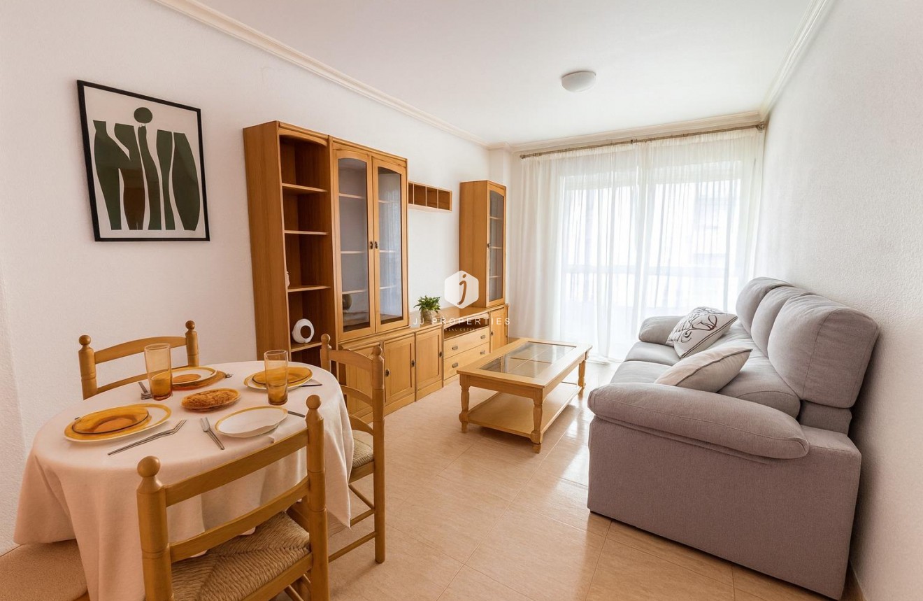 D'occasion - Appartement -
Torrevieja - Parque las naciones