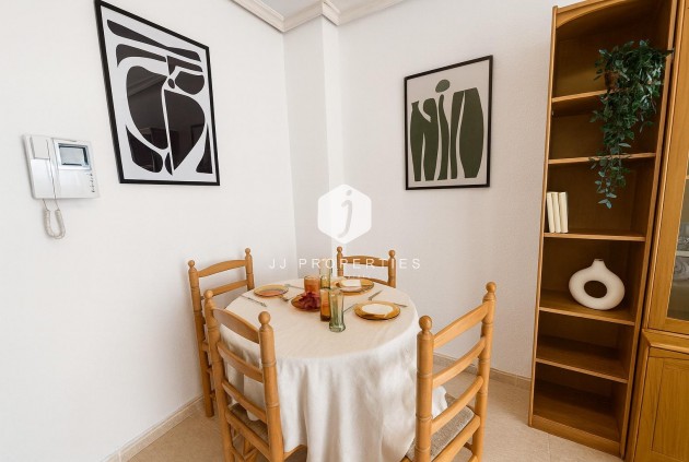 D'occasion - Appartement -
Torrevieja - Parque las naciones