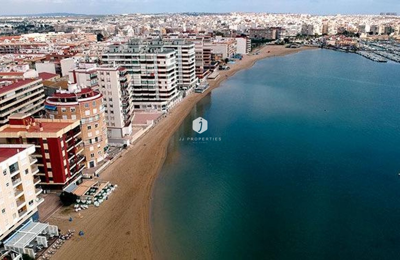 D'occasion - Appartement -
Torrevieja - Parque las naciones