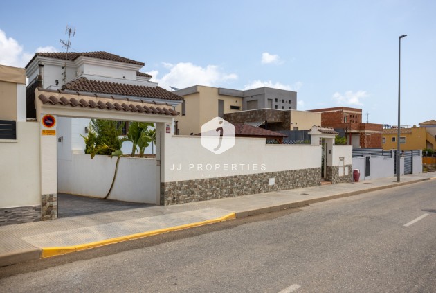 D'occasion - Villa -
Los Montesinos - Costa Blanca