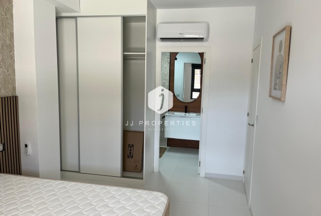 Resale - Apartment / flat -
San Miguel de Salinas - Inland