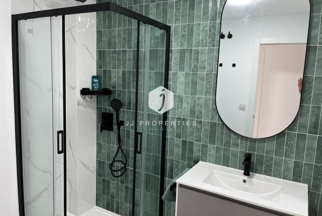 Resale - Apartment / flat -
San Miguel de Salinas - Inland