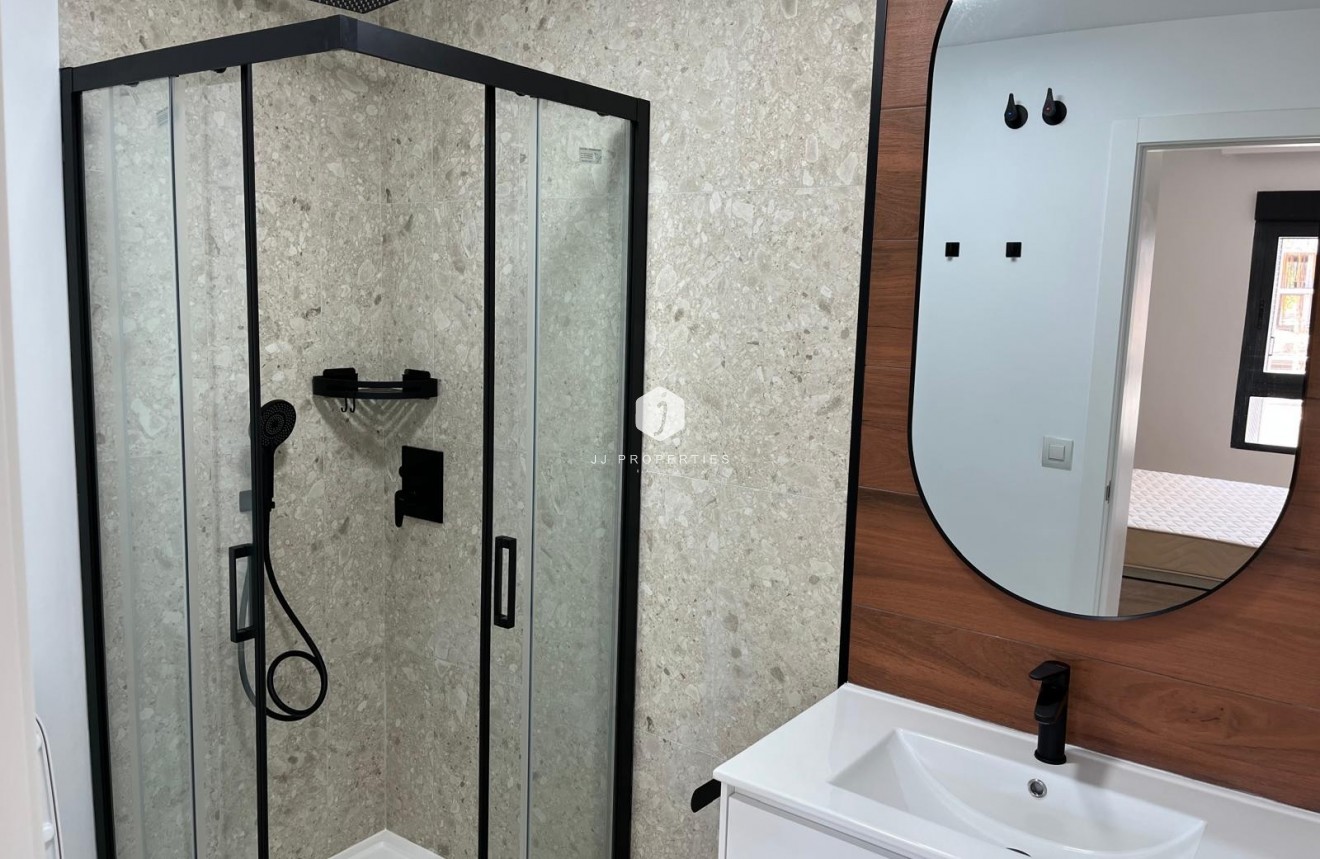 Resale - Apartment / flat -
San Miguel de Salinas - Inland