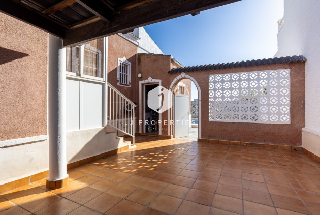 Resale - Villa -
Torrevieja - Costa Blanca