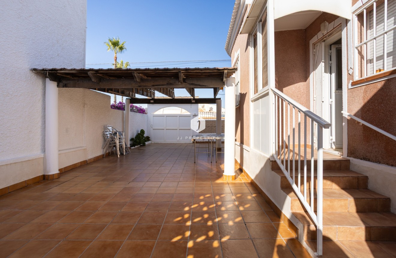 Resale - Villa -
Torrevieja - Costa Blanca