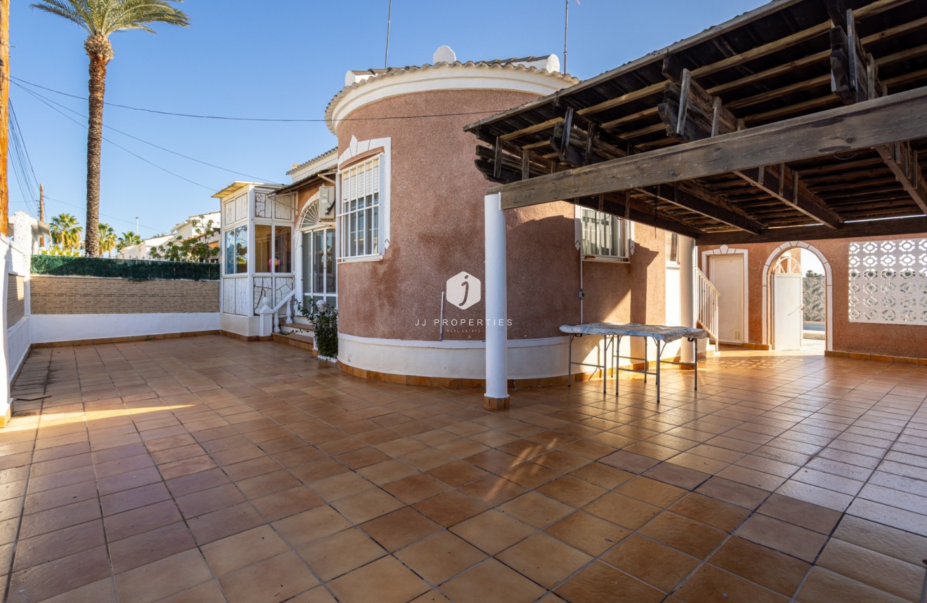 Resale - Villa -
Torrevieja - Costa Blanca