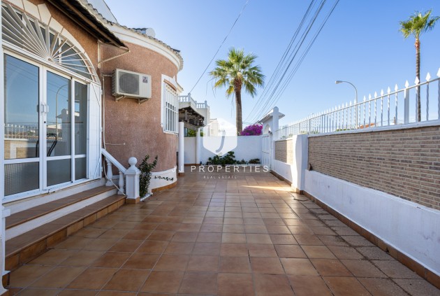 Resale - Villa -
Torrevieja - Costa Blanca