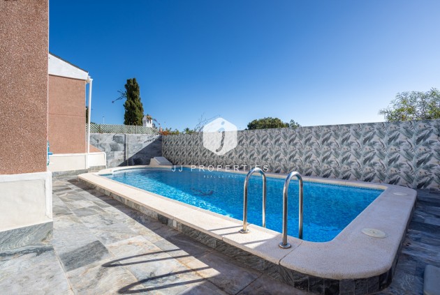 Resale - Villa -
Torrevieja - Costa Blanca