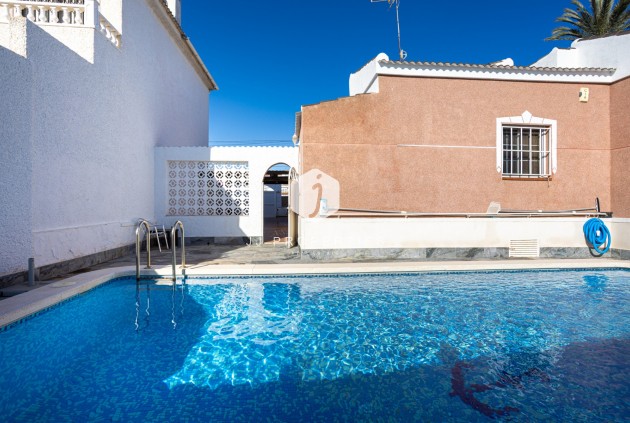 Resale - Villa -
Torrevieja - Costa Blanca