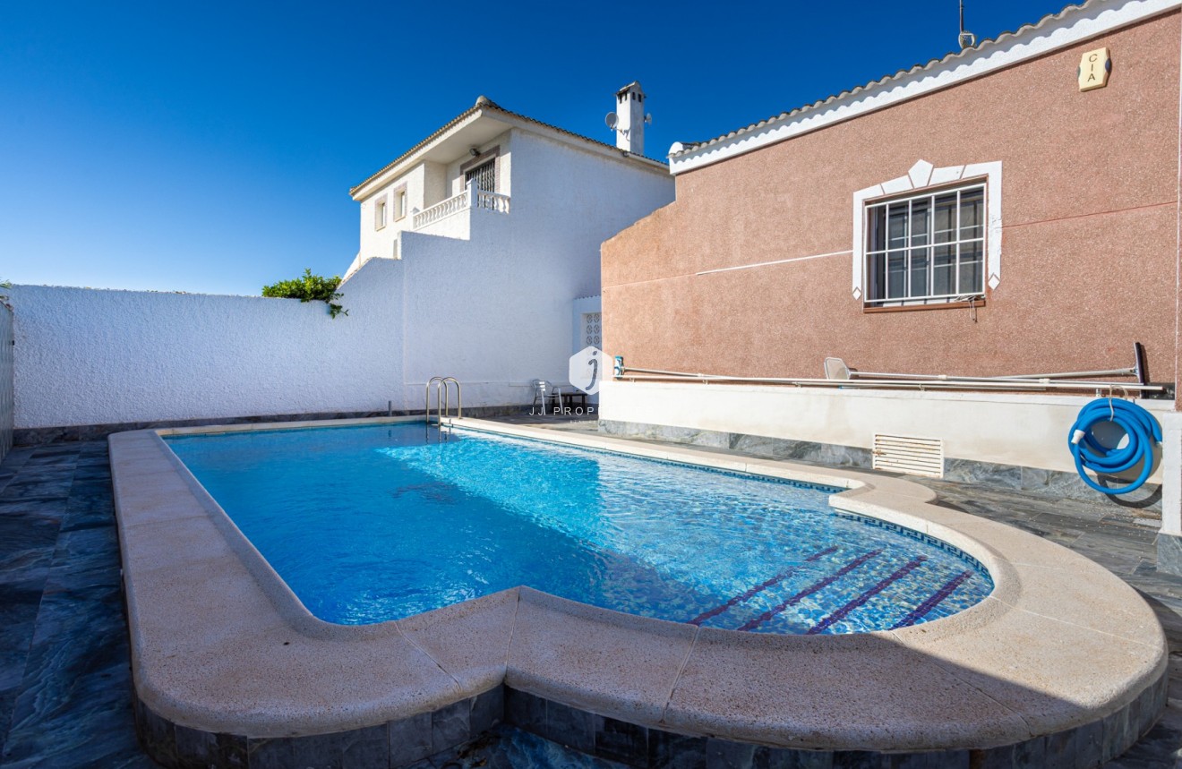 Resale - Villa -
Torrevieja - Costa Blanca