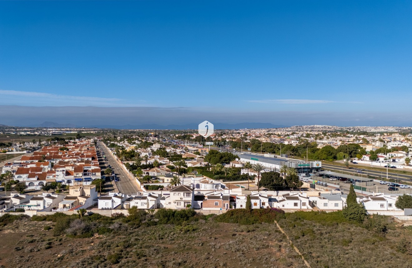 Resale - Villa -
Torrevieja - Costa Blanca