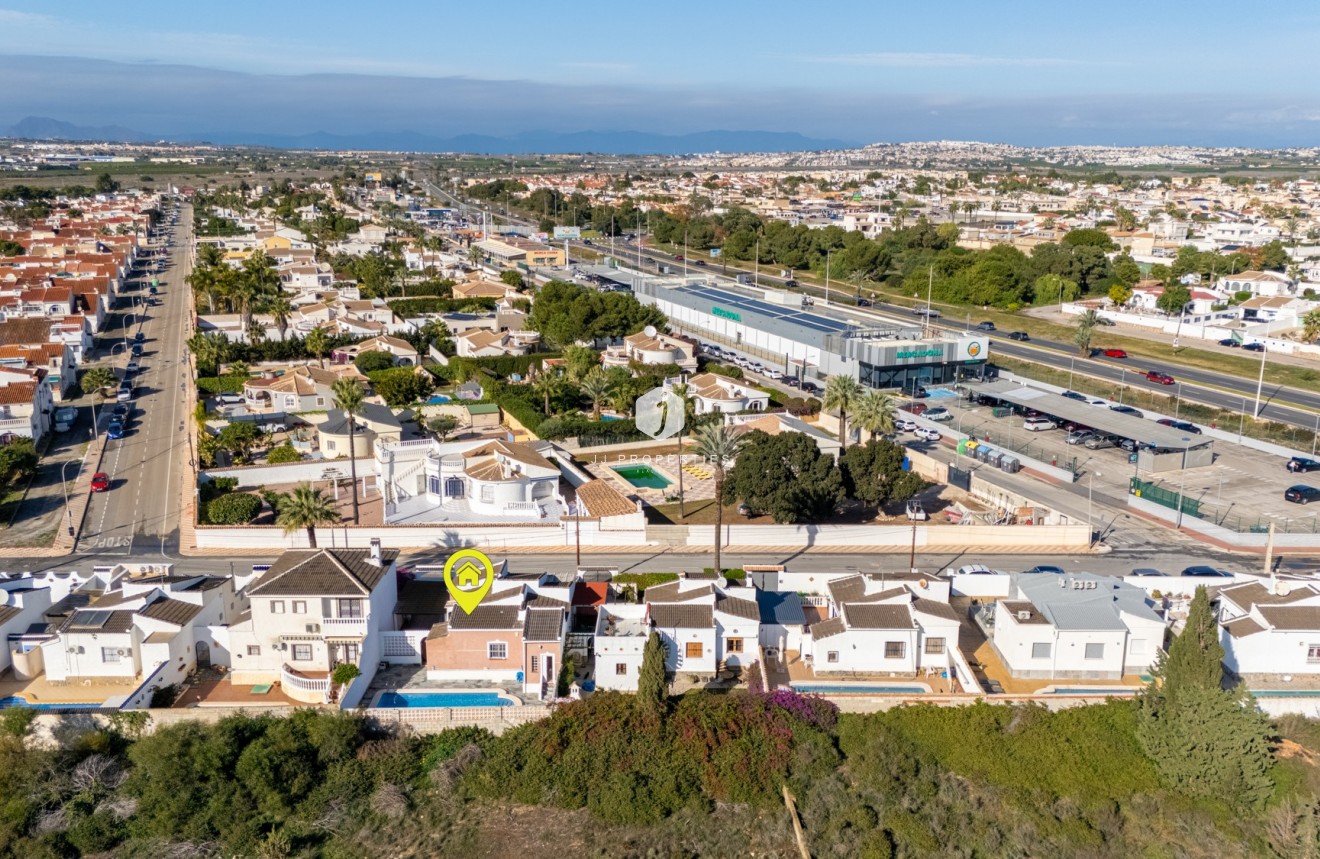 Resale - Villa -
Torrevieja - Costa Blanca