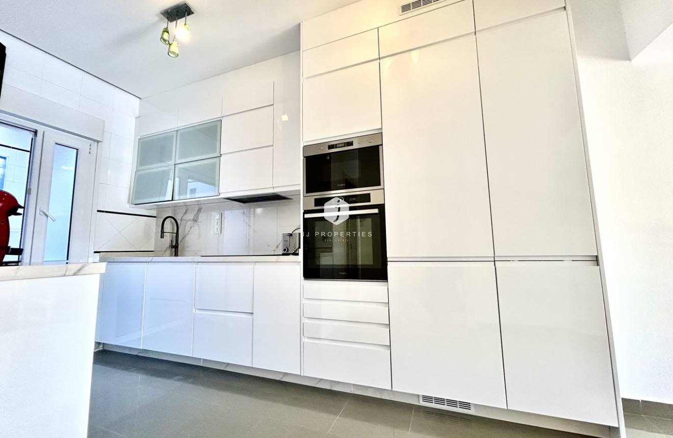 Resale - Chalet -
Cabo Roig - Costa Blanca