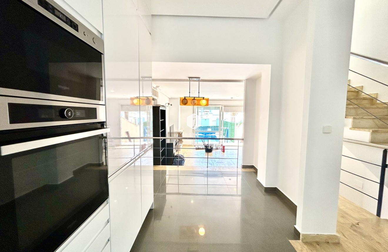 Resale - Chalet -
Cabo Roig - Costa Blanca