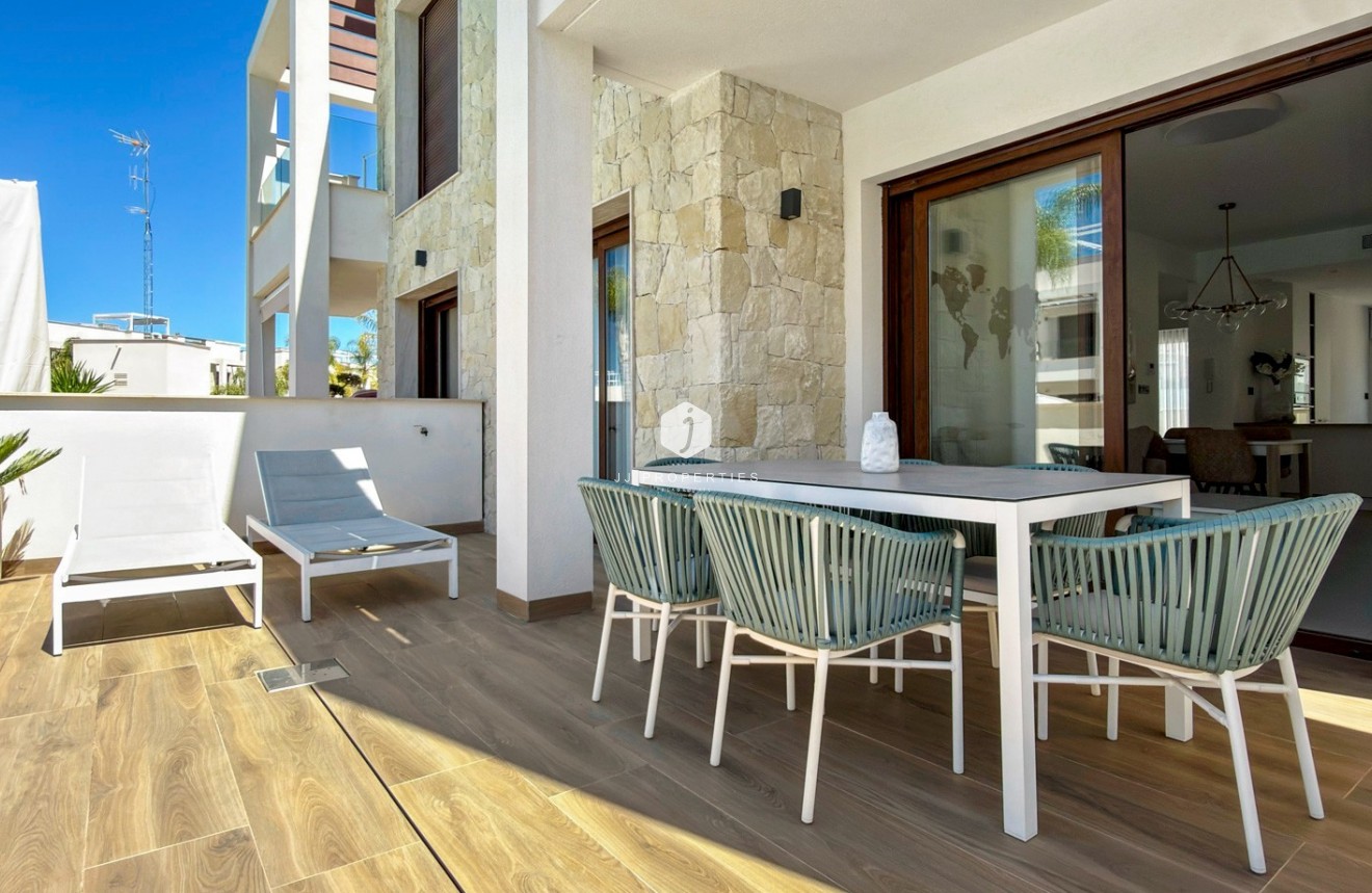 Resale - Apartment / flat -
Torrevieja - Costa Blanca