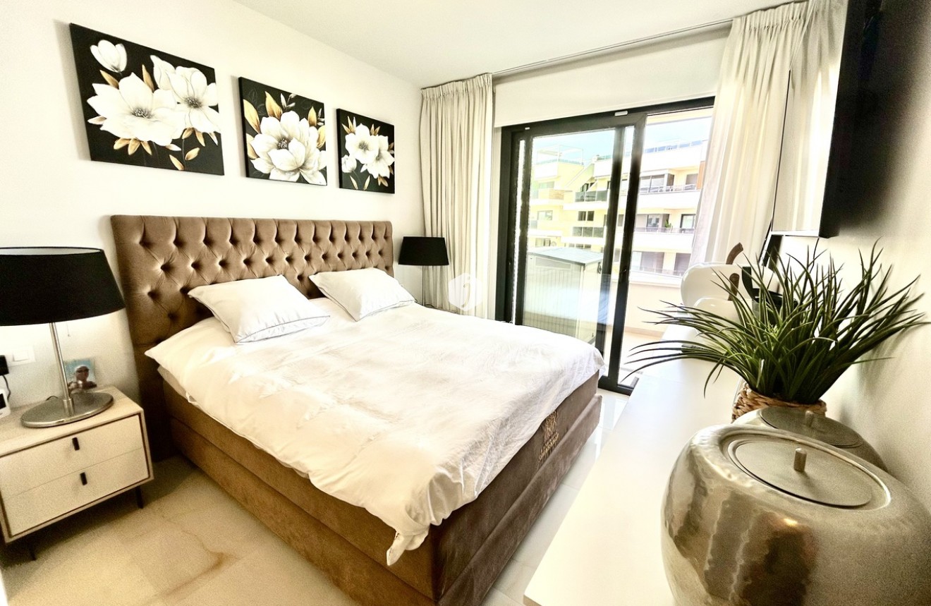 Resale - Apartment / flat -
Playa Flamenca - Costa Blanca