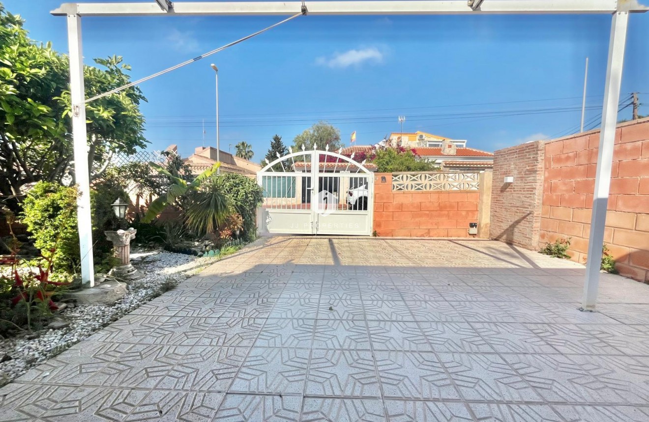 Segunda mano - Villa -
Orihuela Costa - Los Almendros-la Florida