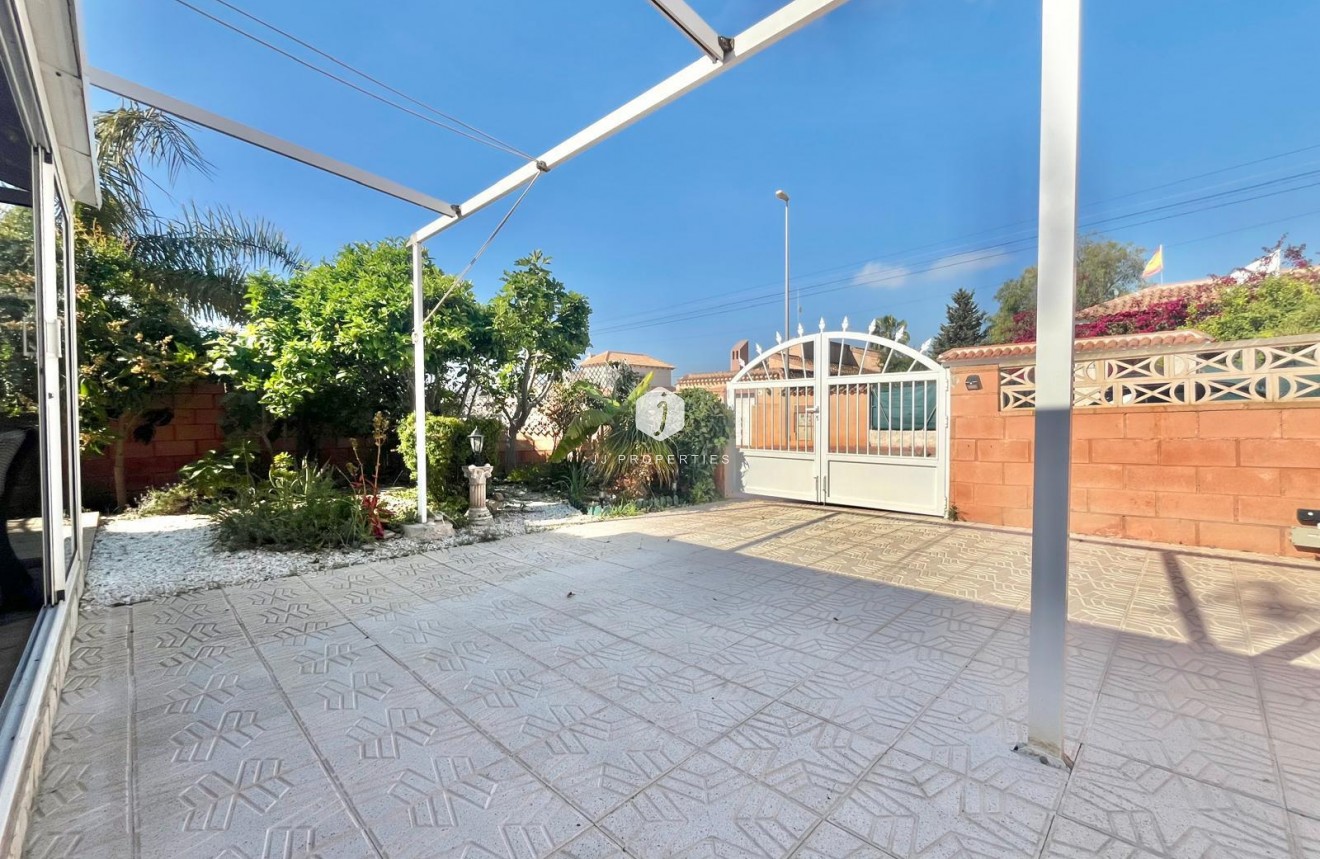 Segunda mano - Villa -
Orihuela Costa - Los Almendros-la Florida