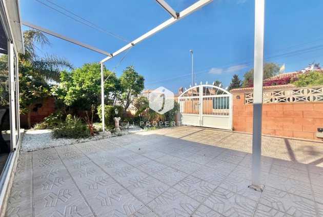 Segunda mano - Villa -
Orihuela Costa - Los Almendros-la Florida