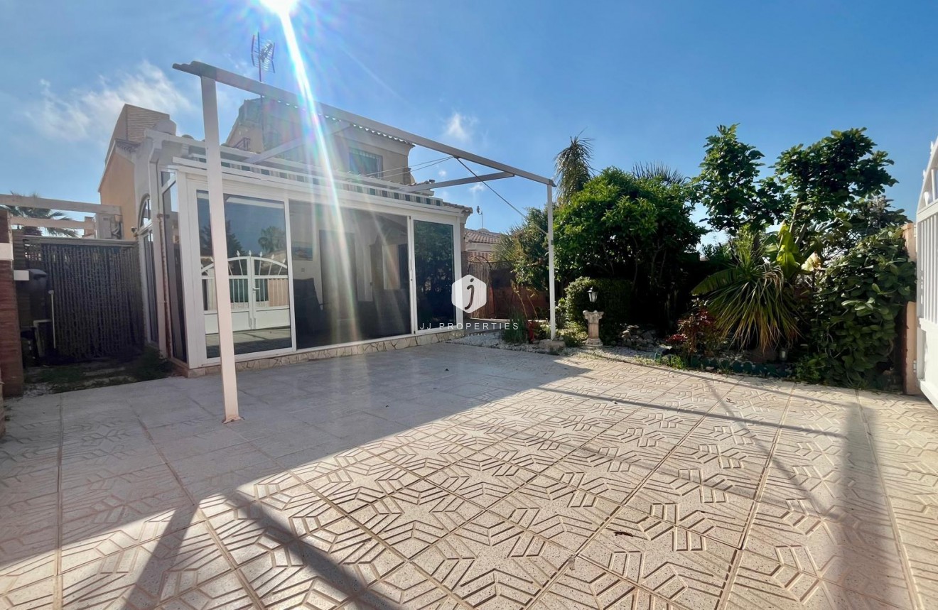 Segunda mano - Villa -
Orihuela Costa - Los Almendros-la Florida